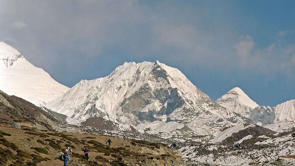 Island Peak Climbing – Step Onto Your First Himalayan Summit