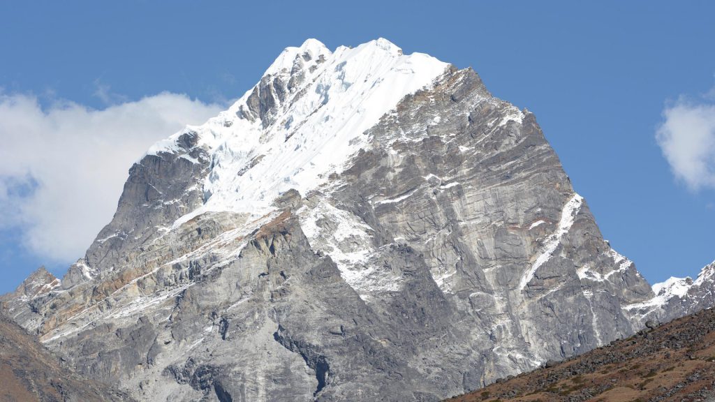 Lobuche East Peak Climbing – A Technical Himalayan Challenge Above the Khumbu