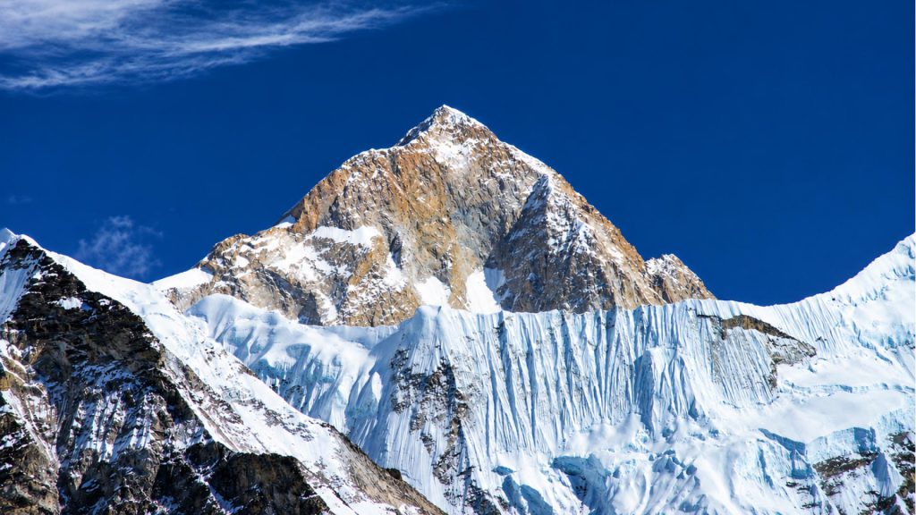 Makalu Base Camp Trek – Into the Wilderness Beneath Mount Makalu